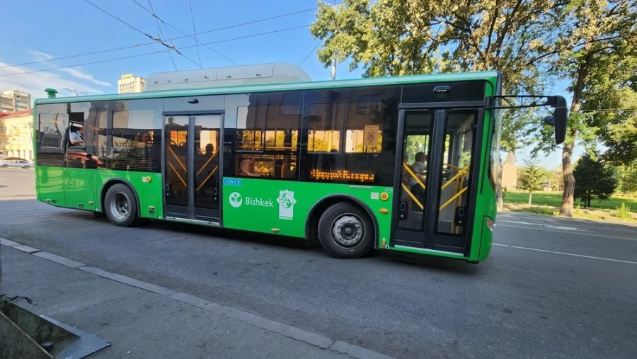 В 2026 году автобусы Бишкека полностью перейдут на безналичную оплату проезда