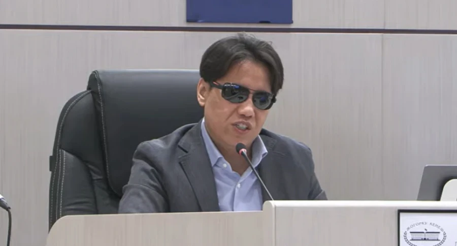 За каждый день отсутствия студентов заставляют платить по 1 тысяче сомов — Дастан Бекешев