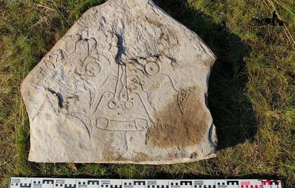 В Хакасии нашли уникальное древнее изображение с лунным календарём