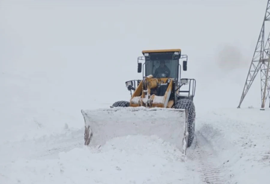 На перевале Тоо-Ашуу временно ограничено движение большегрузных автомобилей
