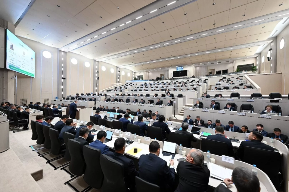 Жогорку Кенеш принял законопроекты о республиканском бюджете в трех чтениях