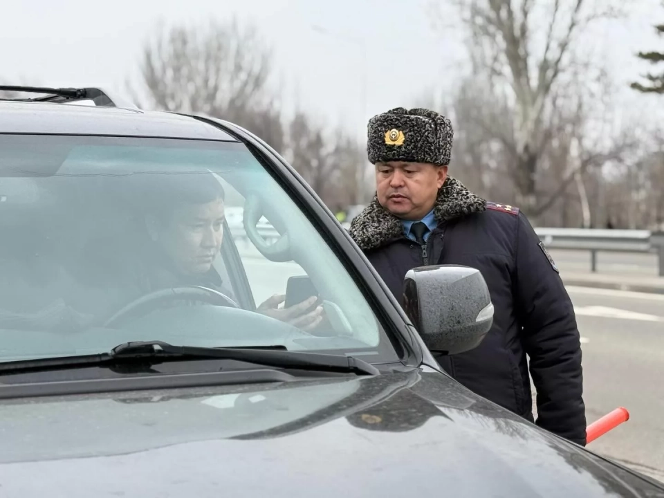 Начальник ГУОБДД провел разъяснительную работу с водителями