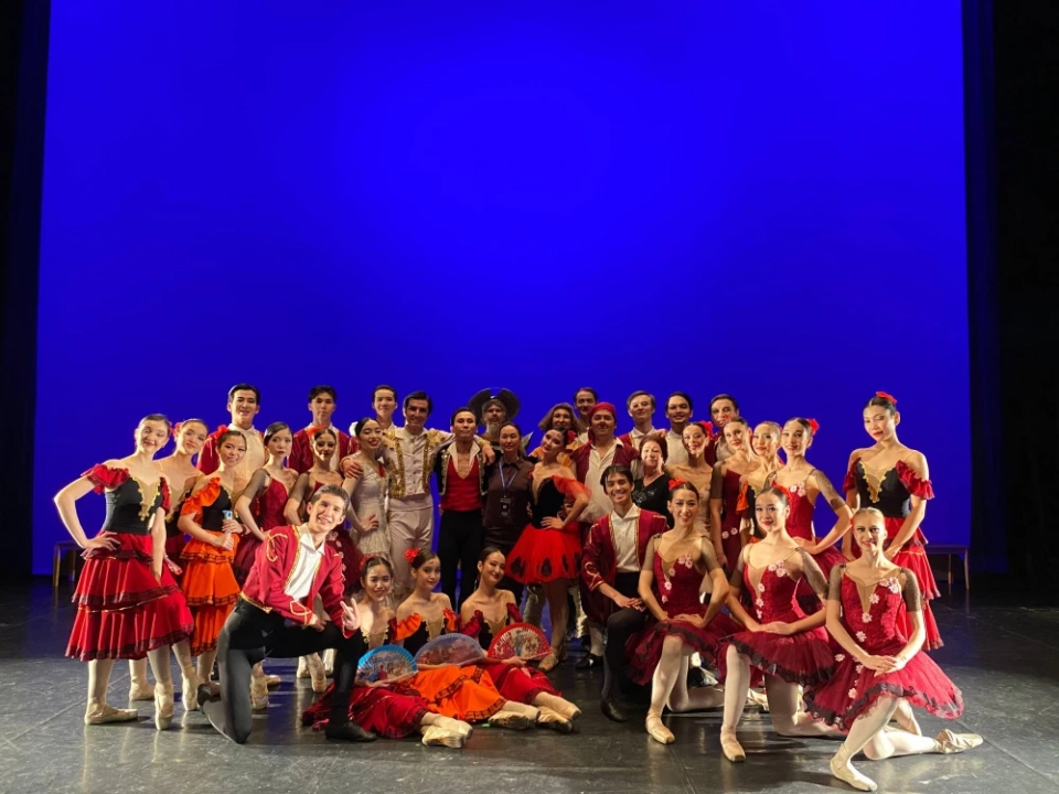 "Большой триумф". Артисты театра оперы и балета вернулись с гастролей в Испании