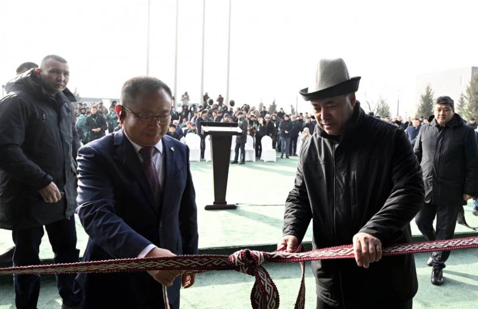 Садыр Жапаров запустил мусороперерабатывающий завод в Бишкеке