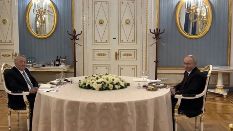 Путин встретился с Назарбаевым в Кремле