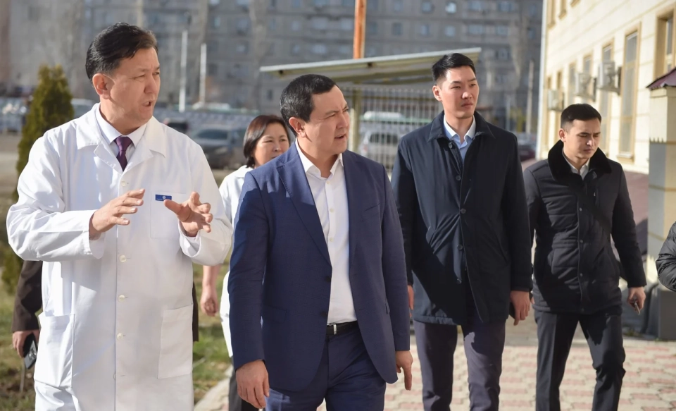 В Кыргызстане работникам здравоохранения вне очереди предоставят 5 тыс. ипотечных квартир