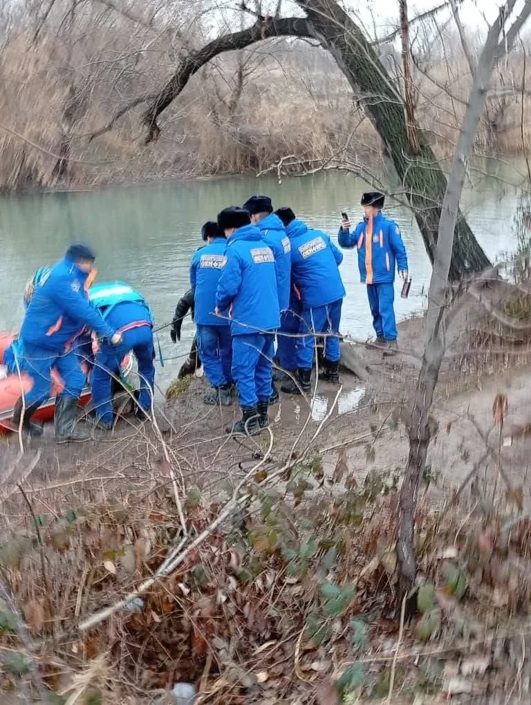 Найдено тело третьего сотрудника «Тазалыка», упавшего в канал. Поиски завершены