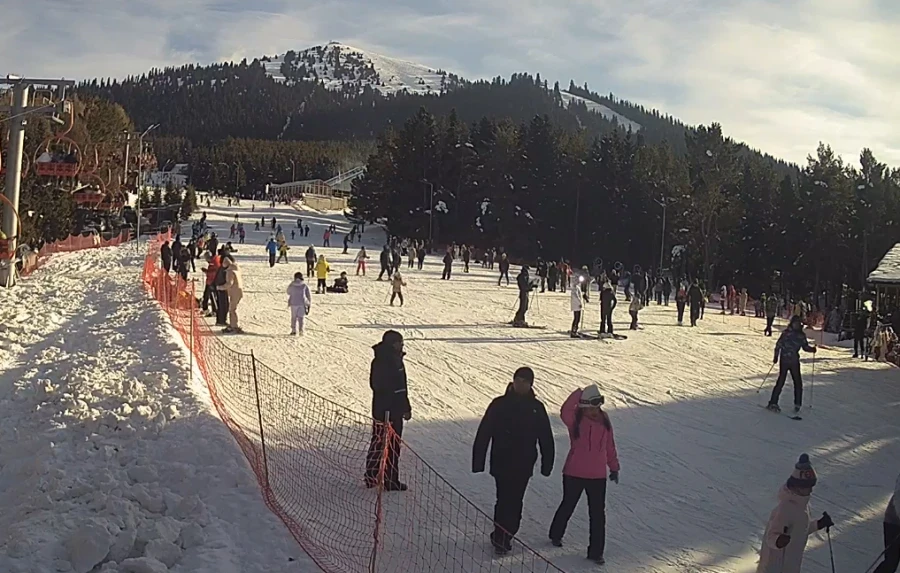 Весь Кыргызстан рванул на отдых в Каракол?