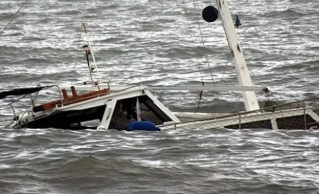 Судно опрокинулось в Нигерии, погибли 25 человек