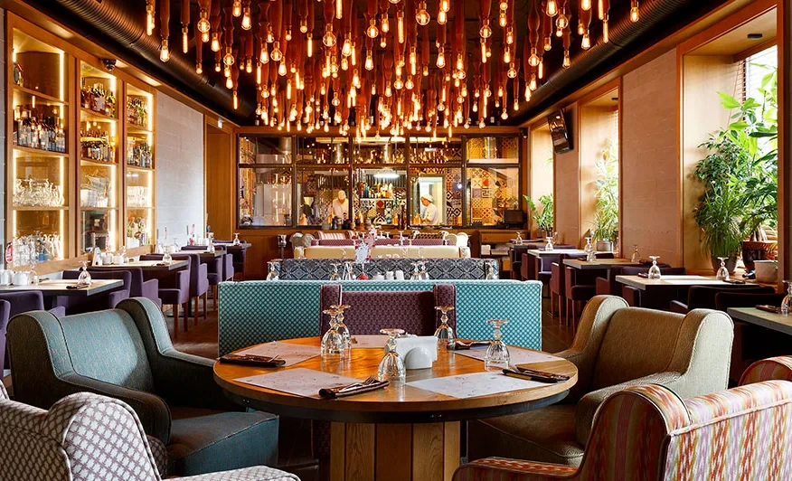 Рестораны и кафе Кыргызстана пересматривают цены после отмены сервисного сбора