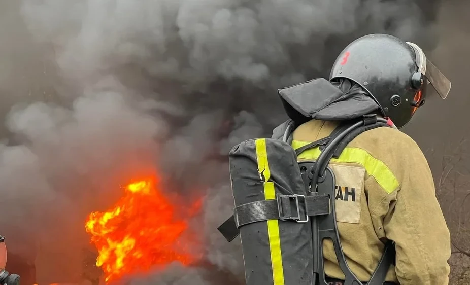 При пожаре на водохранилище в Кара-Куле погиб мужчина