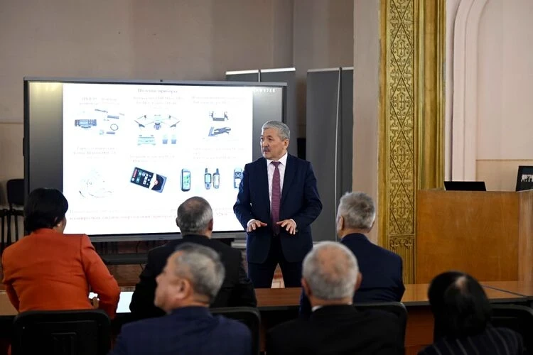 Геология өнүгүүнүн кыймылдаткычы болушу керек — өкмөт башчынын институтка болгон визити