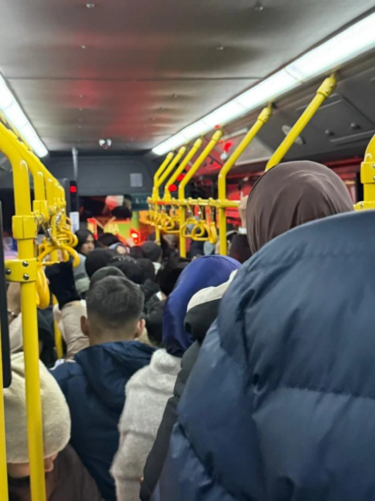 "Ногу некуда поставить". Бишкекчанин жалуется на нехватку автобусов в городе