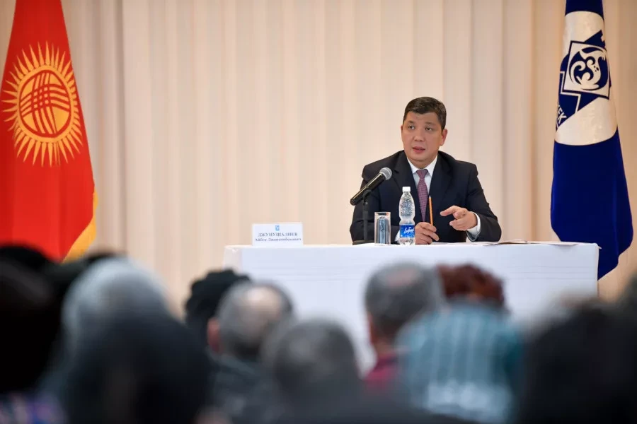 Мэр Бишкека встретился с жителями новых территорий Свердловского района