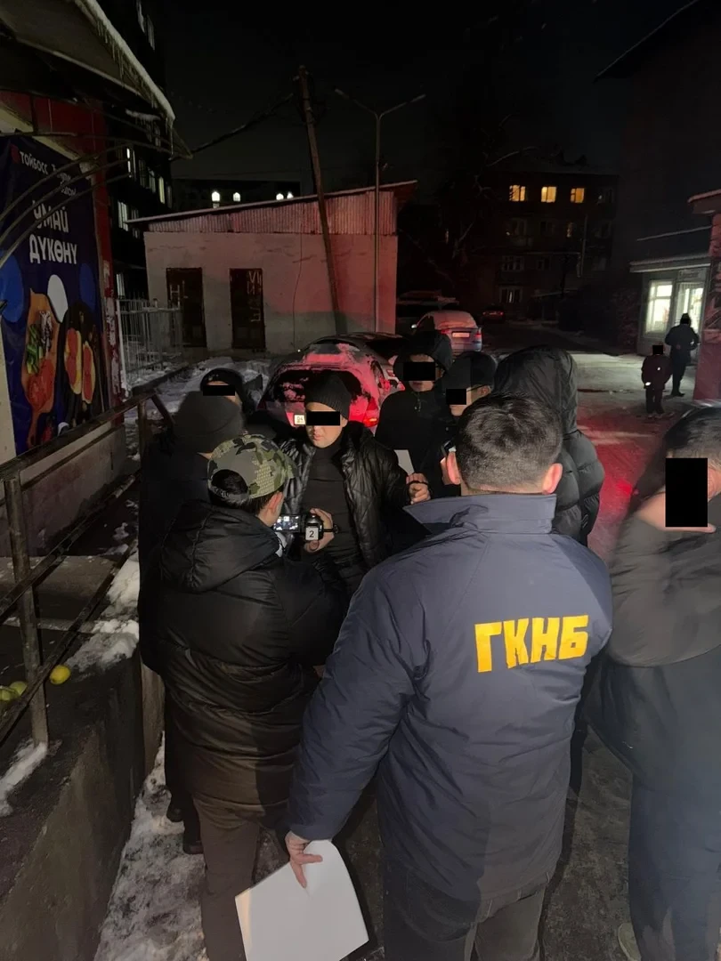 Следователи ОВД в Ошской области задержаны при получении взятки