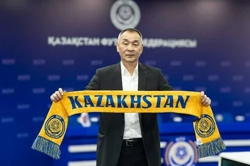 У руля национальной сборной Казахстана по футболу утвержден главный тренер