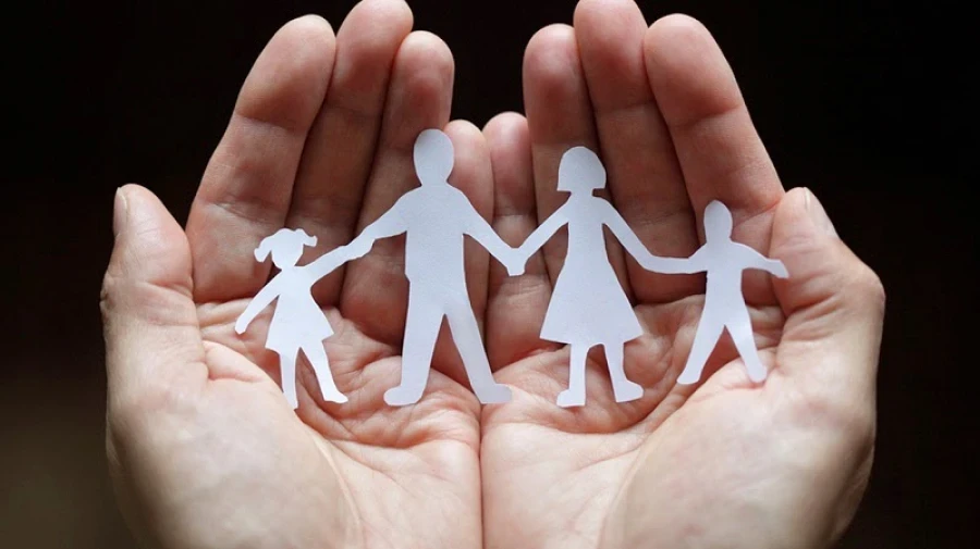 Ежемесячно социальные выплаты получают около 300 тысяч человек