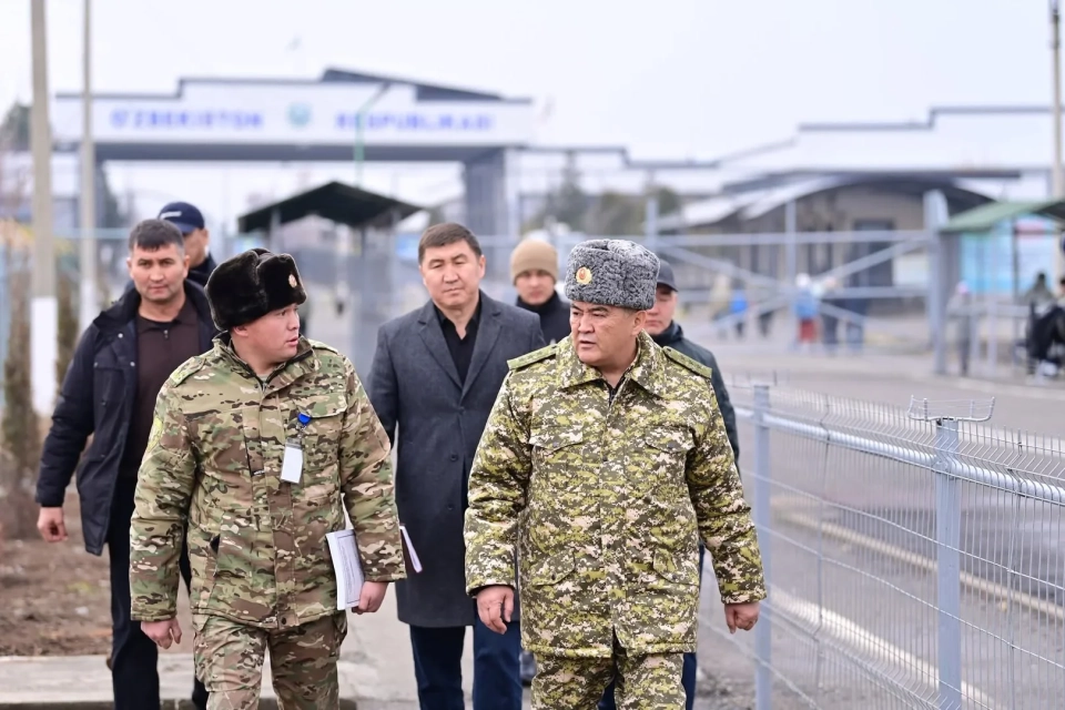 Глава ГКНБ проверил погранпункт «Бек-Абад» и заявил о необходимости ремонта