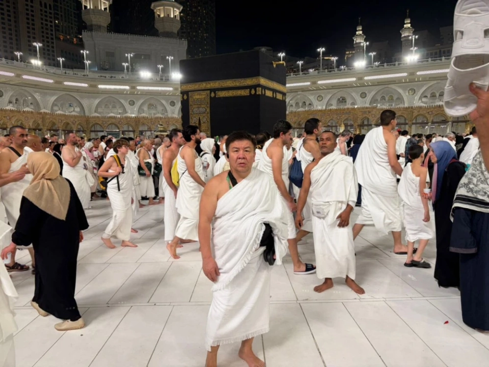 Алмамбет Шыкмаматов поделился размышлениями о вере во время паломничества в Мекку