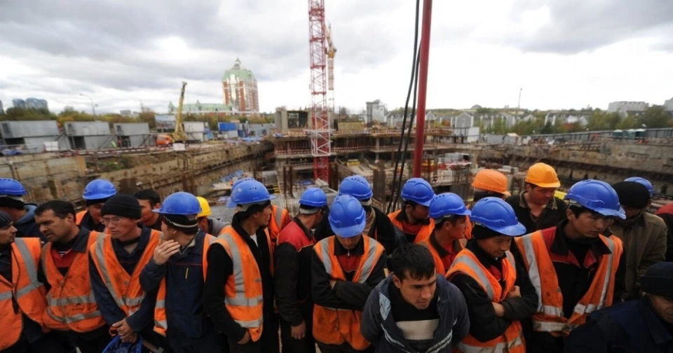 The number of migrants expelled from Russia decreased by a third in 2025