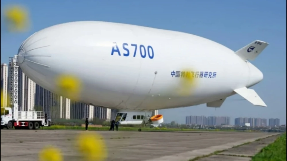 В Китае запустили в небо первый туристический дирижабль