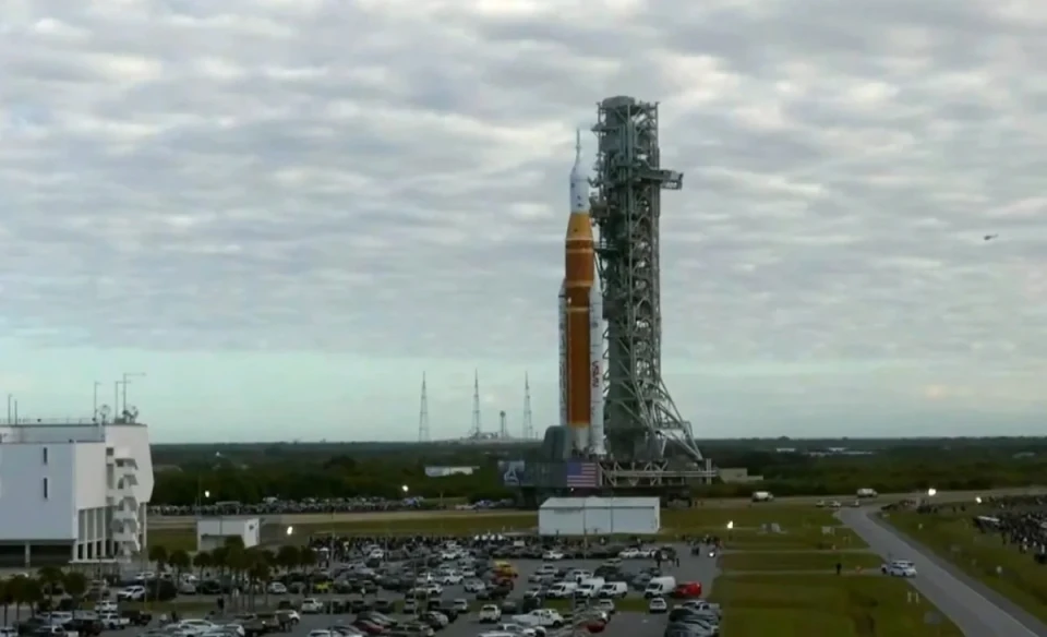 NASA готовит старт ракеты с астронавтами к Луне