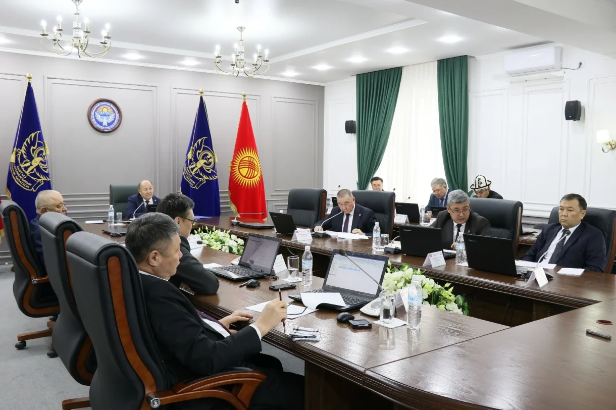 Антимонополияда айрым кызматкерлерге айына бир нече жолу сыйлык төлөнүп турган