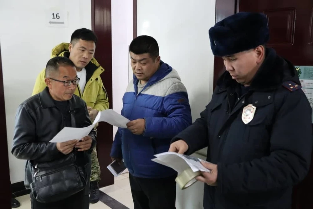 Китайским дальнобойщикам напомнили о необходимости соблюдения ПДД на дорогах КР