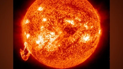 Три сильные вспышки произошли на Солнце