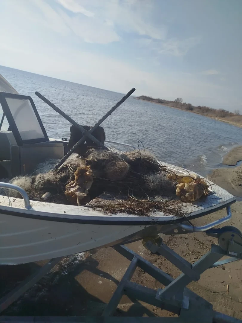 Из акватории Иссык-Куля изъято еще 500 метров синтетических сетей