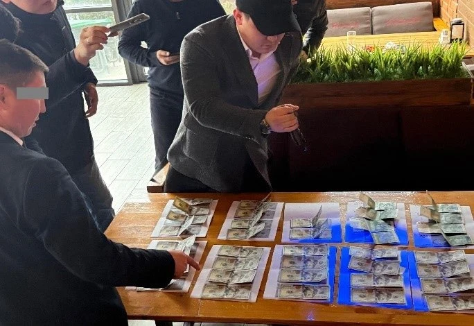 По делу о вымогательстве 7 миллионов сомов задержаны три человека