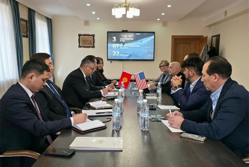 КР и США обсуждают реализацию проекта железной дороги Макмал — Каракол