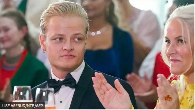 Сын кронпринцессы Норвегии обвиняется в изнасилованиях. Он предстал перед судом