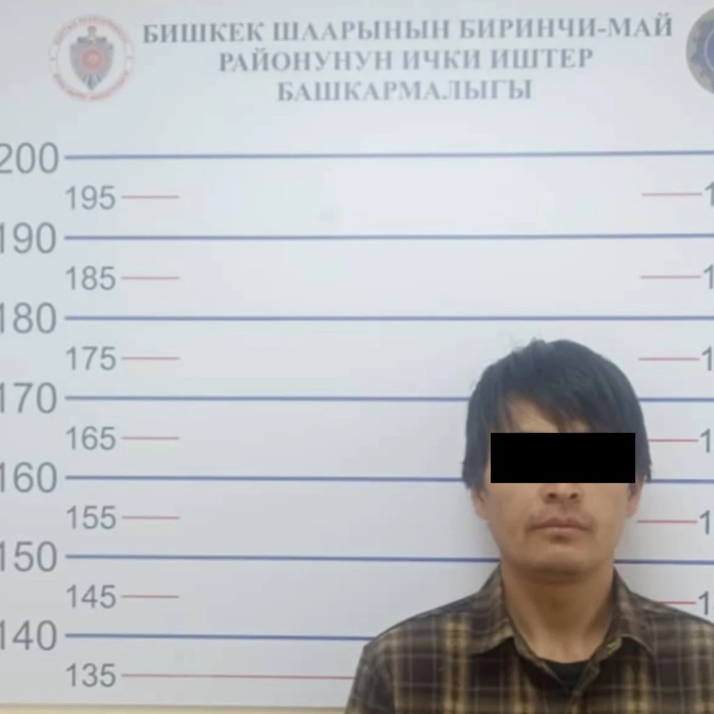 У студентки украли около 500 тысяч сомов и iPhone прямо в аудитории вуза