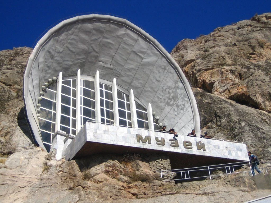 В 2025 году музейный комплекс «Сулайман-Тоо» посетили более 369 тысяч туристов