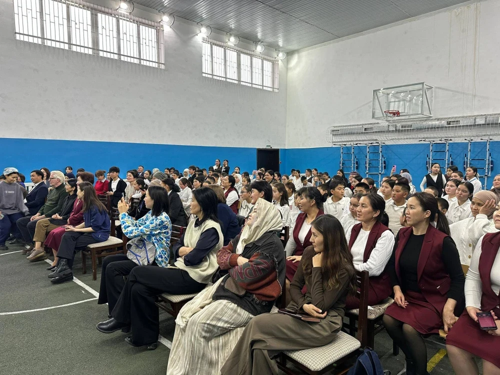 Солисты театра оперы и балета дали концерт в сельской школе