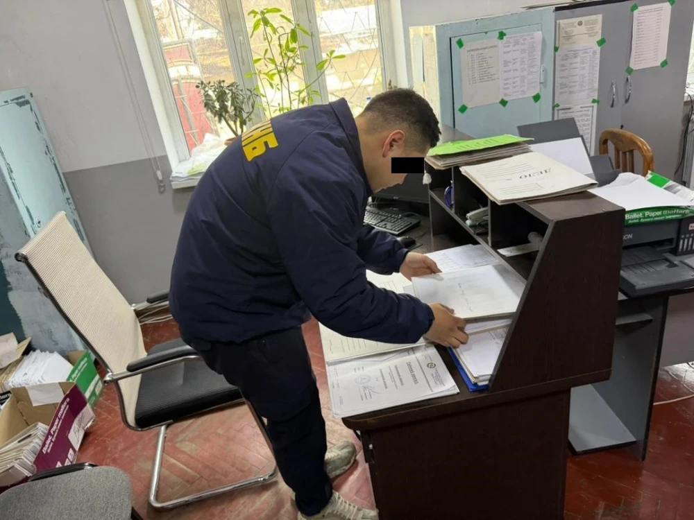 ГКНБ задержал двух чиновников из архитектуры Оша