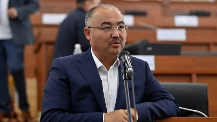 Депутаты "со слезами на глазах" попрощались с ташиевским спикером