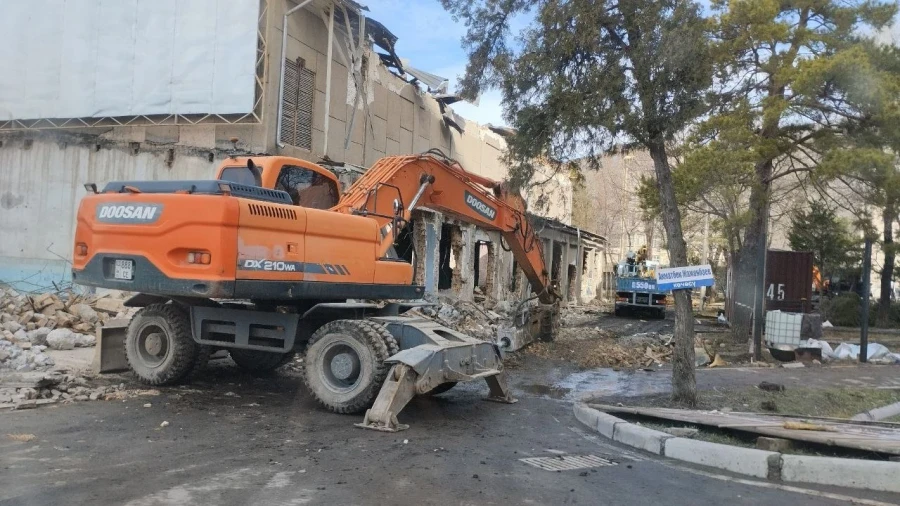 Мэрия начала снос столичного кинотеатра "Чатыр-Куль"