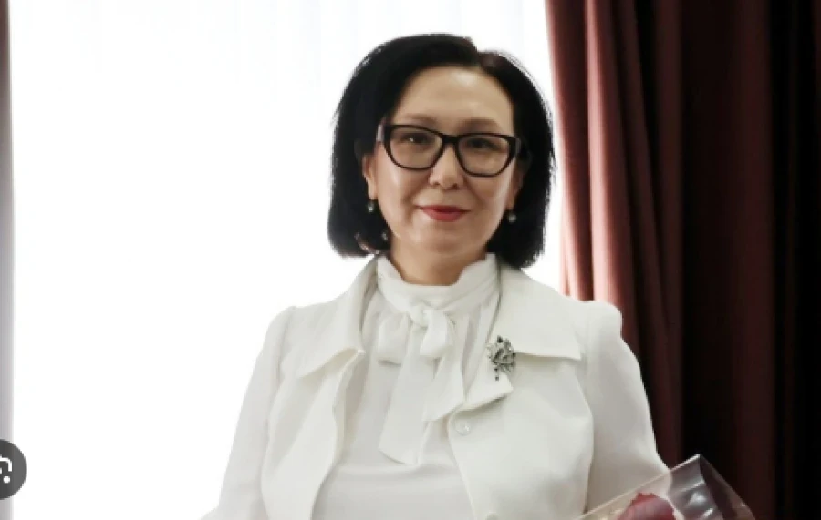 Депутаты просят проверить замминистра труда Айнуру Орозбаеву на соответствие должности