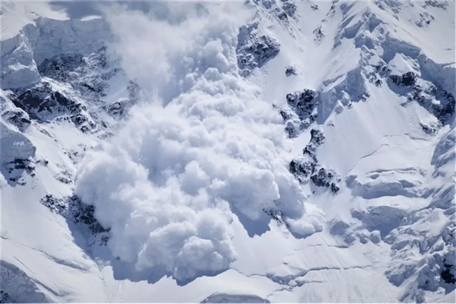 МЧС предупреждает, что в горных районах ожидаются лавины и гололед