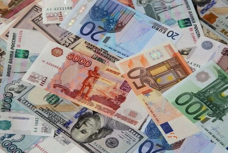 Сом подешевел ко всем основным валютам, кроме доллара. Курс на 17 февраля