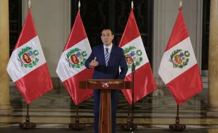 Конгресс Перу отстранил президента Хосе Хери спустя четыре месяца после вступления в должность