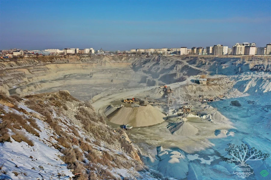 Карьер в 12 микрорайоне Бишкека засыпают и расширяют