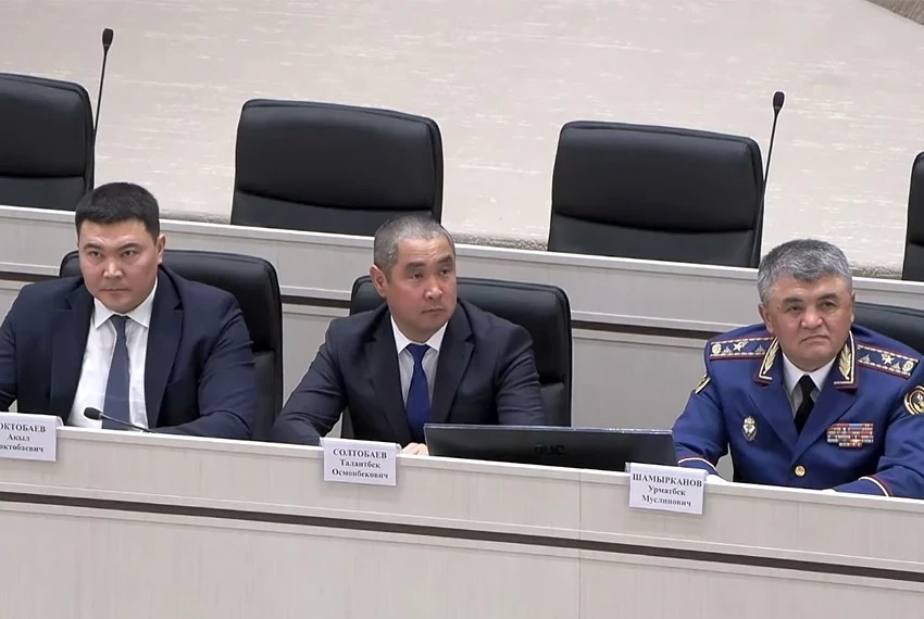 Парламент одобрил кандидатуры трех новых министров без обсуждения