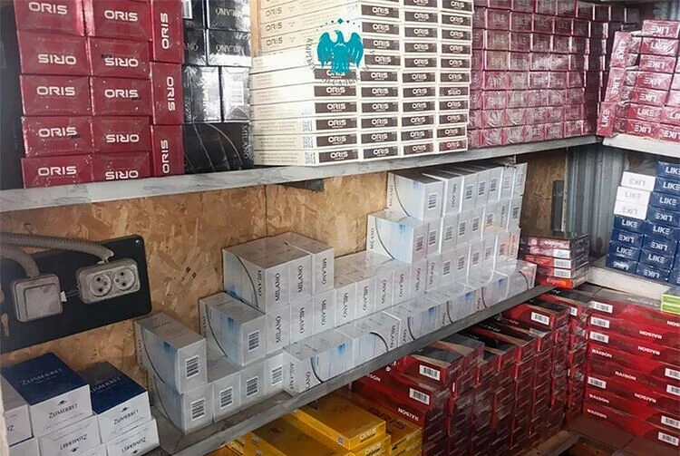 Почти 10 тысяч пачек табачной продукции без акцизных марок изъяли в Манасе