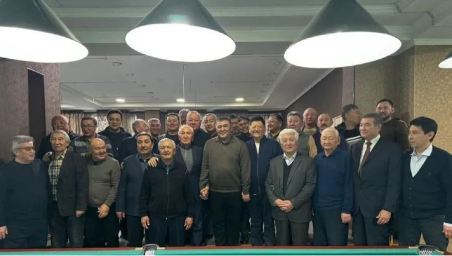 Опубликовано фото со встречи аксакалов с Камчыбеком Ташиевым и мэром Оша