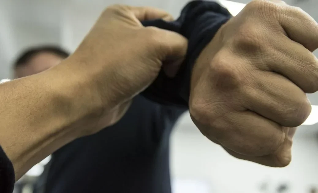 В Бишкеке подрались учитель и ученик. Назначена судмедэкспертиза