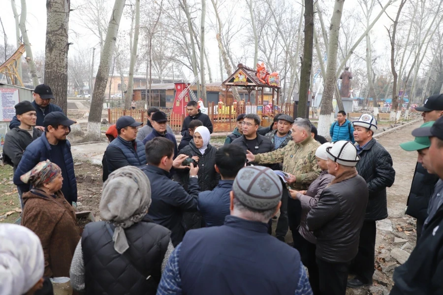 Снос торговых павильонов в Оше: Токторбаев начал, что сделает Акаев?