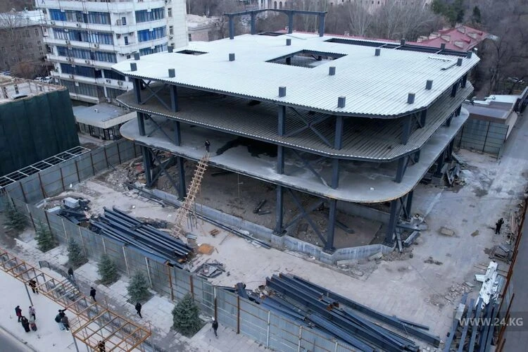 Как мы могли заранее знать? Мэр Бишкека о демонтаже конструкций возле ЦУМа